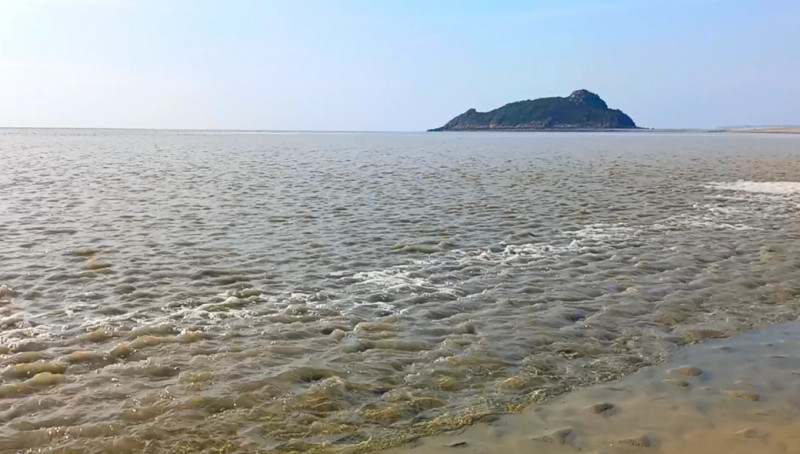 Guide traversée visite baie Mont Saint Michel guillaume sable mouvant sortie unique mascaret tombelaine - © Guillaume Dufour Guide traversée visite baie Mont Saint Michel guillaume sable mouvant sortie unique mascaret tombelaine