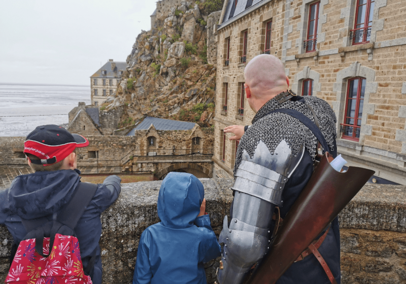 visite-guid-e-costum-e-familliale-1434-mont-saint-michel-min-766476